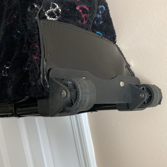 Justice Girl’s Black Plush Sequin Peace Sign Rolling Overnight Bag Sleepover - Picture 3 of 11